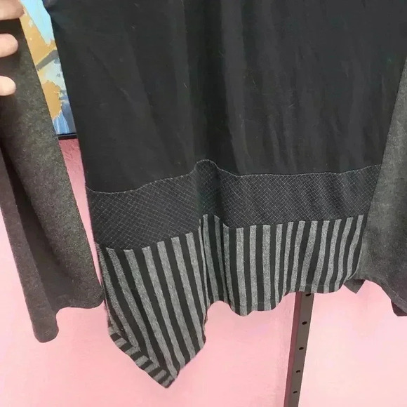 Alembika Gray Tunic with Striped Bottom - Picture 4 of 5